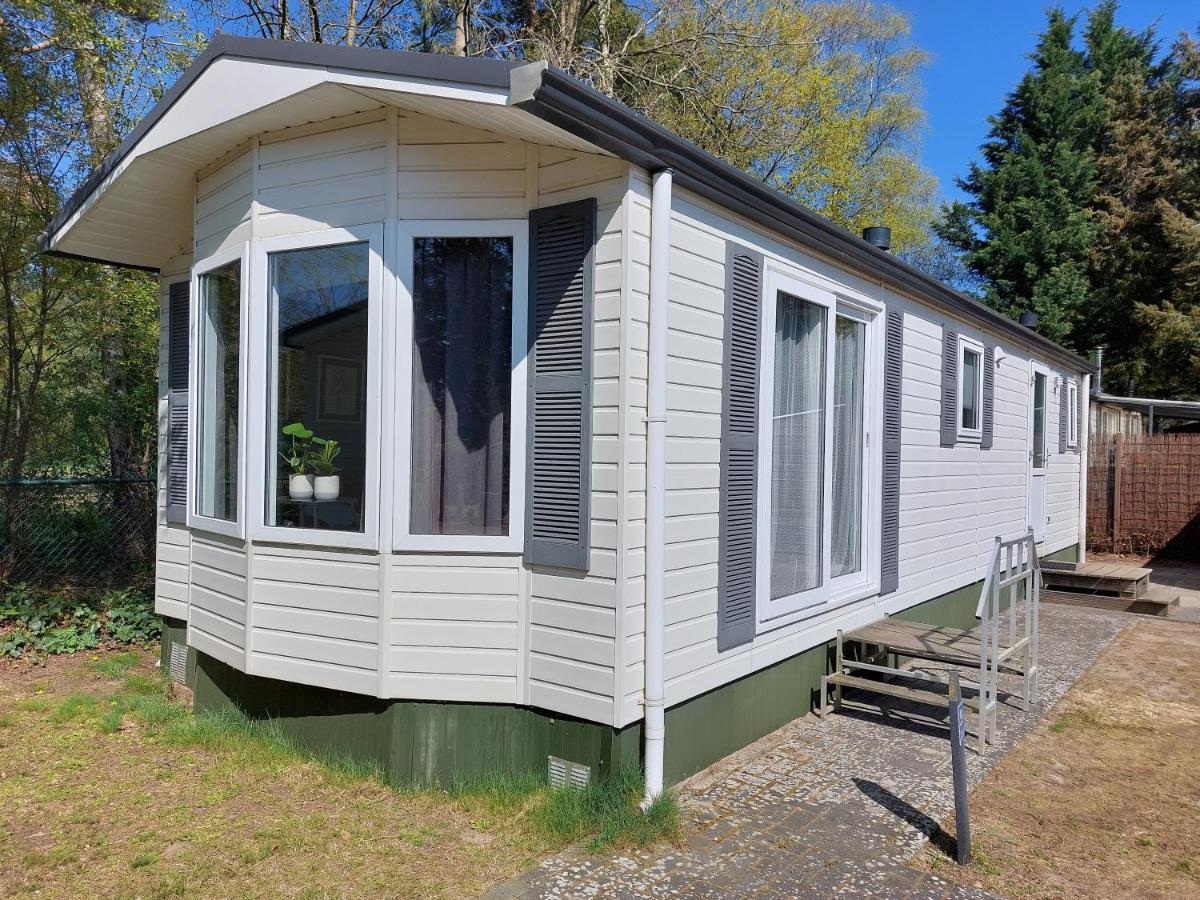 Modern En Chic Chalet Tot 4 Personen Op De Veluwe Recreatiepark De Oude Driest Putten Exteriér fotografie